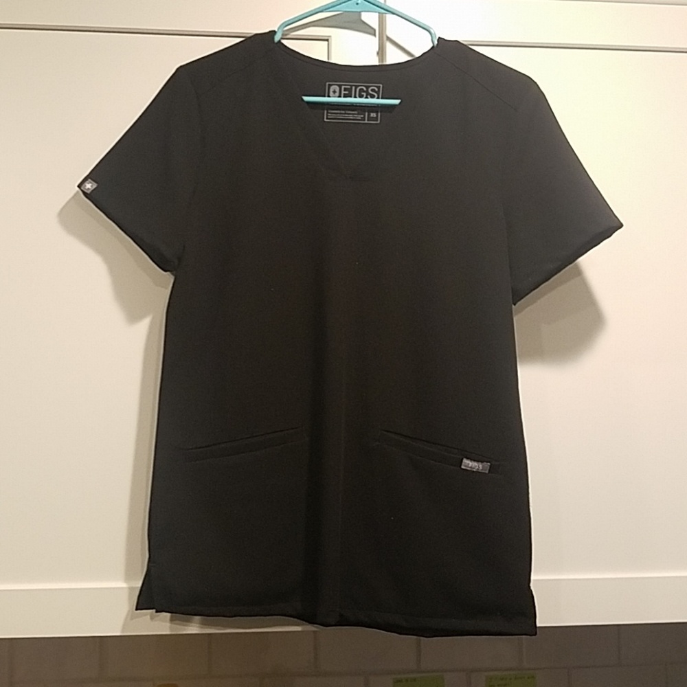 FIGS Casma Tri-Pocket Scrub Top